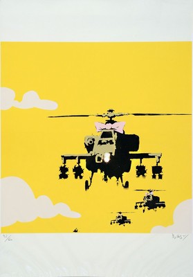 Banksy, geb. 1974, britischer Street Art -Künstler, "Happy Choppers", Kampfhubschrauber mit Schleifen, Farboffset, Ed. 42/60, ...