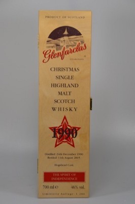 1 Flasche Glenfarclas Higland Single Malt Scotch Whisky, Hogshead Cask, Christmas single Malt, Distilled 24.12.1990, bottled 11.8.2005, 46% Vol., ...