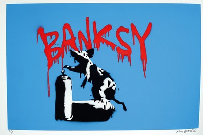 NOT BANKSY, Ratte mit Sprühdose auf blauem Grund (2022), Ed. 5/5, schabloniert, Sprühfarbe/Papier (280g), handsigniert, mit Heavy Weaponry-Stempel, ...