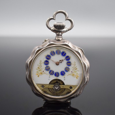 Ausgefallene offene Taschenuhr in Silber mit 8-Tagewerk, Schweiz um 1900, 3-teil. Geh., guill. Rückseite dell. & Glasrand am Scharnier, ...