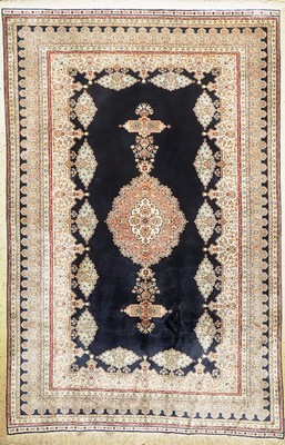 Istanbul Seide fein, Türkei, ca. 50 Jahre, reine Naturseide, ca. 300 x 200 cm, EHZ: (nahezu in perfektem Zustand).