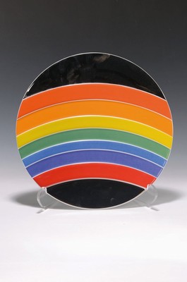 Rosenthal Wandteller nach einem Entwurf von Otto Piene, Regenbogenfarben und Silber, Jahresteller 1973, num. 1344/3000, D. 34 cm