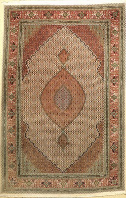 Täbriz fein(50 Raj), Persien, ca. 50 Jahre,Korkwolle mit Seide, ca. 315 x 210 cm, verblasst, EHZ: 2