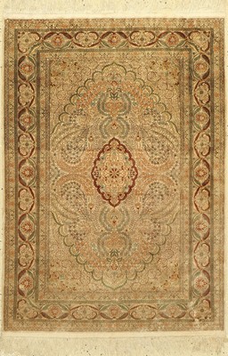 Hereke Seide Sehr fein, China, ca. 40 Jahre, reine Naturseide, ca. 90 x 65 cm, ca. 2,3 Mio. Kn/qm, EHZ: 2