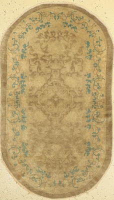Ovaler Peking, China, um 1910, Wolle auf Baumwolle, ca. 160 x 93 cm, EHZ: 3-4