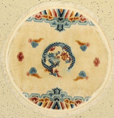 Drachenteppich Seide(Rund), China, um 1960,reine Naturseide, ca. 60 cm, EHZ: 2