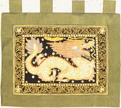 Stickerei(Drache), Burma, ca. 40 Jahre, Glas-perlen auf Samt, ca. 69 x 60 cm, EHZ: 2