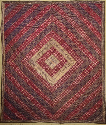 Flügel-Decke, wohl Frankreich, um 1950, Seiden und Metallstickerei, ca. 270 x 227 cm, EHZ:(mehrere kleine Risse)