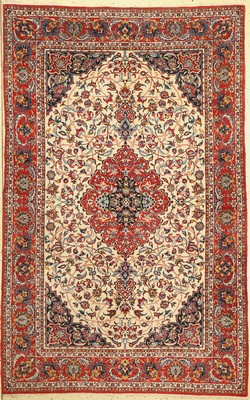 Esfahan fein alt, Persien, um 1940, Korkwolle auf Seide, ca. 222 x 143 cm, gereinigt, EHZ: 2-3,(minimale Florfehlstelle am Rand), gereinigt.