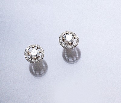 Paar 18 kt Gold Brillant-Ohrstecker, WG 750/000, 2 Brillanten zus. ca. 1.16 ct feines Weiß/lp-vs, abnehmbarer Kranz mit 104 Brillanten zus. ca. ...