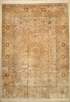 Hereke Seide fein, China, ca. 50 Jahre, reine Naturseide, ca. 346 x 247 cm, ca. 1,0 Mio. Kn/qm, EHZ: 2, (Fleckig)