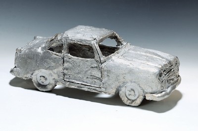 Stephan Balkenhol, geb. 1957, Automobil, Metallskulptur, gestempelt griffelkunst, Nr. 415, ca. 12x34x14cm