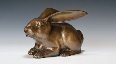 Gernot Rumpf, geb. 1941 Kaiserslautern, weiblicher Hase, Bronzeskulptur, signiert und mit Gießerstempel, ca. 19x29x17cm