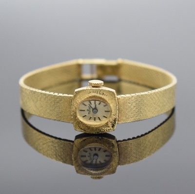 EXQUISIT Damenarmbanduhr in GG 585/000, Schweiz 1960er Jahre, Handaufzug, Geh. an Goldband in GG 585/000, Boden aufgedr., silb. Zifferbl. m. aufgel. ...