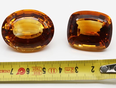 Lot 2 lose Citrine zus. ca. 181,00 ct, Idar-Obersteiner Schleifarbeit, versch. Schliffformen und Größen