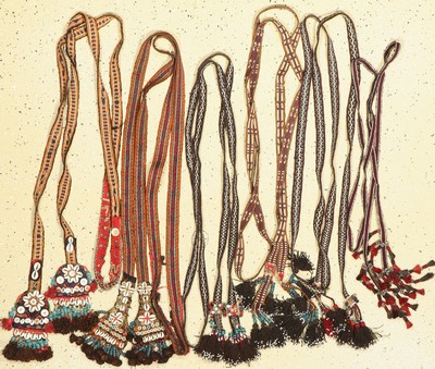 6 Pferde Schmuckbänder, Turkmenistan, ca. 60 Jahre, Wolle mit Kaurimuscheln, ca. 390 x 4cm, EHZ: 2