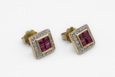 Paar 14 kt Gold Rubin-Diamant-Ohrstecker, GG 585/000, quadratisch, insg. 8 Rubin-Carreeszus. ca. 0.50 ct und 40 8/8-Diamanten zus. ca.0.30 ct ...