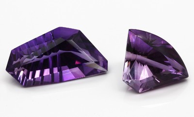 2 lose Amethyste zus. 80.0 ct, Phantasieschliff, Idar Obersteiner Schleifarbeit