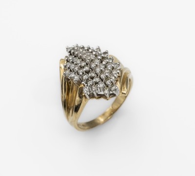 10 kt Gold Brillant-Ring, GG/WG 417/000, asymmetrische Gestaltung, 51 Brillanten in mehreren Ebenen zus. ca. 1.20 ct Weiß-l.get. Weiß/si-p, RW 54, ...