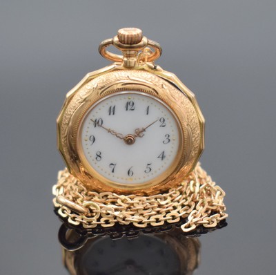 Offene Damentaschenuhr in RoseG 585/000 mit Goldkette in RoseG 585/000, Schweiz um 1890, Kette später, Metallcuvette, Rückseite aufw. grav. & ...