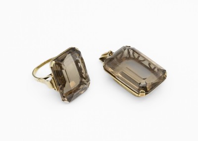 14 kt Gold Rauchquarz-Schmuckset, GG 585/000, best. aus: Anhänger und Ring, je mit Rauchquarz im Treppenschliff, RW 57, Anhänger ca. 3 x 2 cm