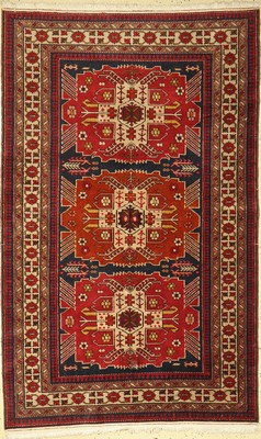 Eriwan, Rußland, ca. 60 Jahre, Wolle auf Baumwolle, ca. 200 x 130 cm, EHZ: 2-3
