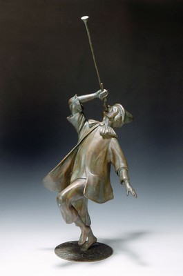 Kurt Moser, 1926 - 1982, Pierrot/Harlekin mit Flöte, Bronzeguß, am Mantel monogrammiert KM, H. 77 cm