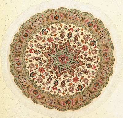 Täbriz fein rund, Persien, ca. 40 Jahre, Korkwolle mit Seide, ca, 105 cm, gereinigt, EHZ: 2