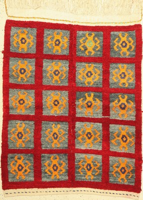 Schlafteppich alt(2 Bahnig), Türkei, um 1940, Wolle auf Wolle, ca. 130 x 103 cm, (Schlingentechnik), gereinigt, EHZ: 2