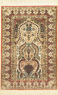Hereke Seide fein, China, ca. 40 Jahre, reine Naturseide, ca. 92 x 62 cm, EHZ: 2