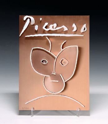 Pablo Picasso, 1881-1973, Kopf eines Fauns, Multiple von 1970, Kupferplatte mit Kupferapplikationen und weißem Email, links unten num. 5/100, ca. ...