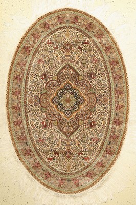 Hereke Seide fein(Oval), China, ca. 40 Jahre, reine Naturseide, ca. 180 x 125 cm, ca.1,0 Mio. Kn/qm, (Sehr guter Zustand).