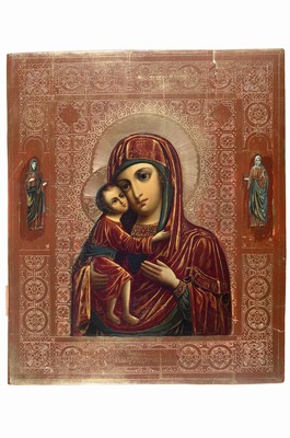 Ikone, Russland, um 1880-90, Gottesmutter Feodorowska, Tempera auf Holz, dunkelrot-goldgrundig, zwei Randheilige, ca. 40x33.5cm