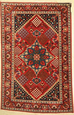 Bachtiar fein, Persien, um 1960, Korkwolle,ca. 210 x 137 cm, EHZ: 2(ein Eck beschädigt).