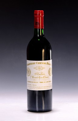 1 Flasche, 1982 Chateau Cheval Blanc, Saint -Emilion Grand Cru, 750ml, Into Neck-High Fill, unverkostet, Kapsel min. ber., 100 Parker -Punkte, laut ...