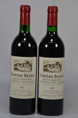 2 Flaschen, 1982 Chateau Belair, Saint -Emilion Grand Cru, je 750ml, Into Neck, unverkostet, 87 Parker-Punkte