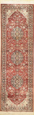 Hereke Seide fein, China, ca. 40 Jahre, reine Naturseide, ca. 245 x 70 cm, ca. 1,0 Mio. Kn/qm, EHZ: 2
