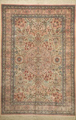 Hereke Seide fein, China, ca. 40 Jahre, reine Naturseide, ca. 275 x 188 cm, ca. 1,0 Mio. Kn/qm, EHZ: 2