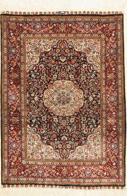 Hereke Seide fein, China, ca. 40 Jahre, reine Naturseide, ca. 92 x 63 cm, ca. 1,0 Mio.Kn/qm, EHZ: 2