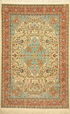 Hereke Seide fein, signiert, Türkei, um 1950, reine Naturseide, ca. 187 x 124 cm, ca. 1,0 Mio. Kn/qm, EHZ:(Sehr guter Zustand)