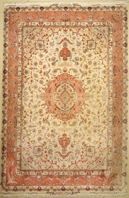 Täbriz fein(50 Raj), signier, Persien, ca. 50 Jahre, Korkwolle mit und auf Seide, ca. 375x 245 cm, ca. 500.000 Kn/qm, leicht verblaßt, EHZ: 2
