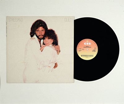 Schallplatte "Guilty", Barbra Streisand, CBS 1980, Cover handsigniert von Barry Gibb und Barbra Streisand, u.Gl., R.