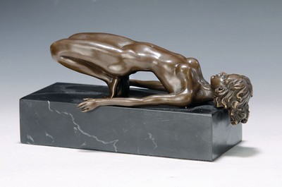 J.Patoue, 1887-1936, Bronze Skulptur auf Marmorsockel, Liegender weiblicher Akt, sign., ca. 24x9x11,5 cm