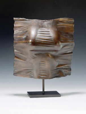 Willi Kissmer, 1951-2018, Bronzeskulptur, Relief III, sign., num. 9/49, H. ca. 32,5 cm