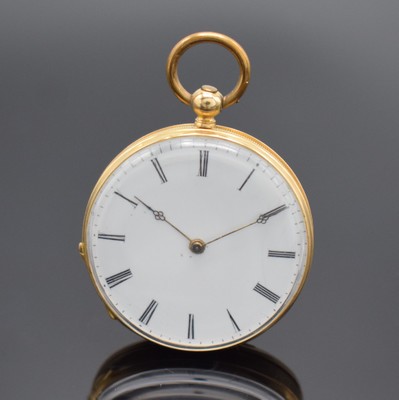 Offene Damentaschenuhr in GG 750/000 Nr. 33922, Schweiz um 1870, Emailzifferbl. m. röm. Zahlen, gebl. Zeiger, guill. & floral verz. Boden riss., ...