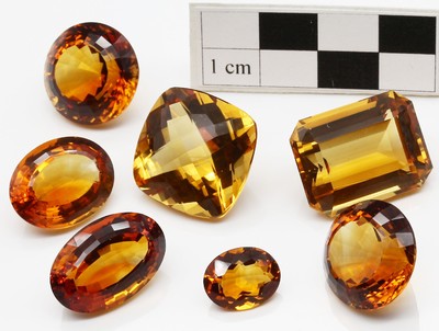 Lot lose Citrine zus. ca. 484,00 ct, versch. Schliffformen und Größen, Schleifarbeit aus Idar-Oberstein