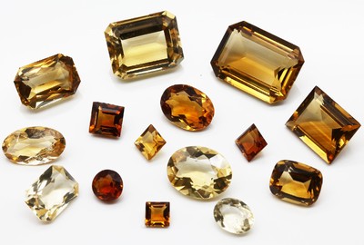 Lot lose Citrine zus. ca. 726,00 ct, versch. Größen, Schliffformen und Farbintensitäten, Idar-Obersteiner Schleifarbeit