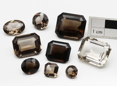 Lot lose Rauchquarze zus. ca. 737,00 ct, versch. Größen, Schliffformen und Farbnuancen,Idar-Obersteiner Schleifarbeit