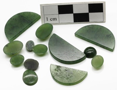 Lot lose Jade zus. ca. 702,00 ct, versch. Größen und Schliffformen, Idar-Obersteiner Schleifarbeit