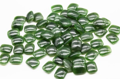Lot lose Jade zus. ca. 716,00 ct, kissenförmige Cabochons in versch. Größen, Idar-Obersteiner Schleifarbeit